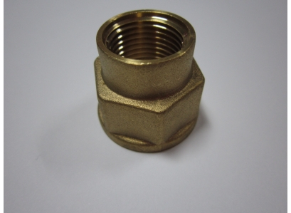 Mosadzný natrubok redukovaný  1"x1/2"