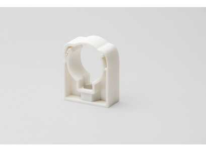 Prichytka 26 Plastohliník biela